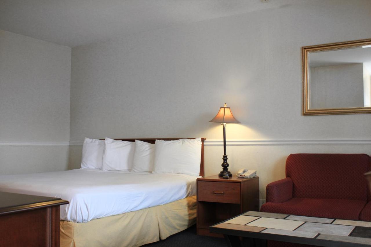 Alpine Inn & Suites Рокфорд Екстер'єр фото